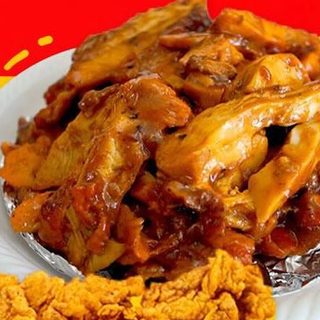 Pollo deshuesado bañado en salsa