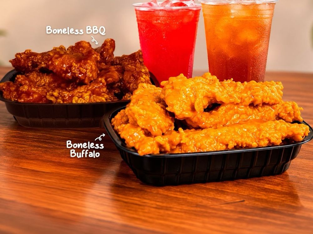 Boneless BBQ y Buffalo con limonada cherry y té